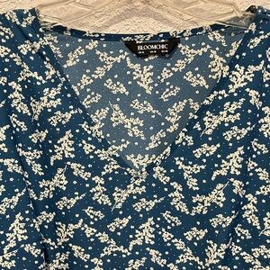 BloomChic V-neck tunic blouse